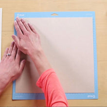 Cargar imagen en el visor de la galería, Hoja Transportadora para Corte Varios pesos 12 x 12" Cricut