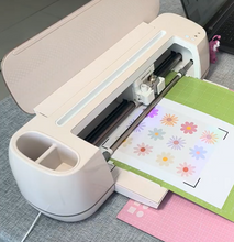 Cargar imagen en el visor de la galería, Cricut: inspírate, corta y crea - Taller online
